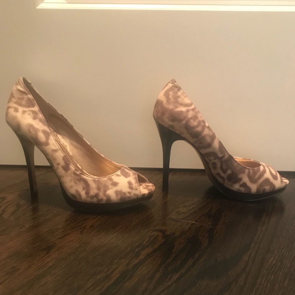 Bcbgeneration peep toe heel size 6